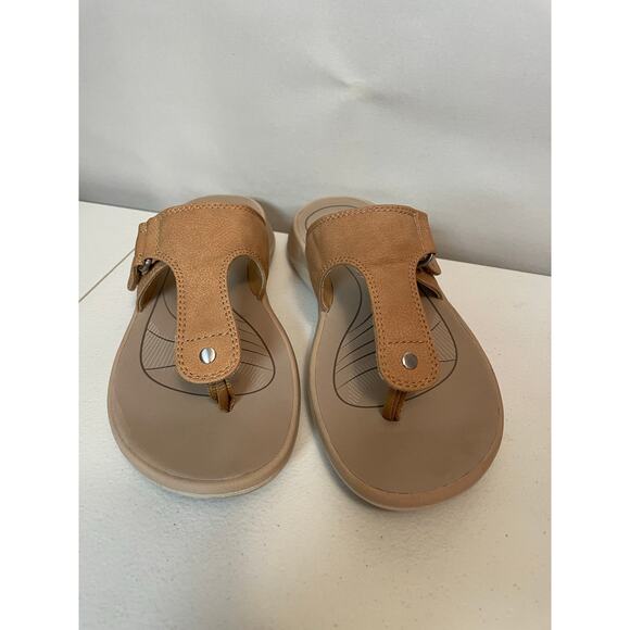 Clark’s women’s flip flop tan Cloud steppers size 7 latch hook closure - Picture 2 of 7